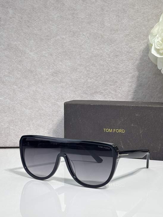 Picture of Tom Ford Sunglasses _SKUfw79759623fw